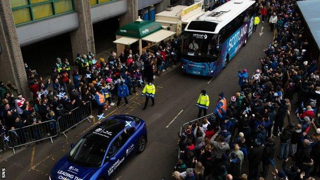 Team bus arrives