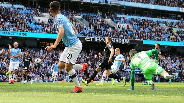 Kevin de Bruyne scores