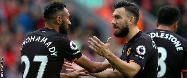 Robert Snodgrass (right) complains to Hull team-mate Ahmed Elmohamady