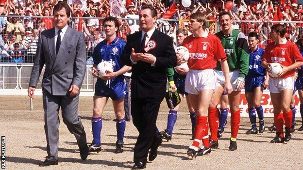 Joe Royle and Brian Clough lead out their teams at the League Cup final of 1990