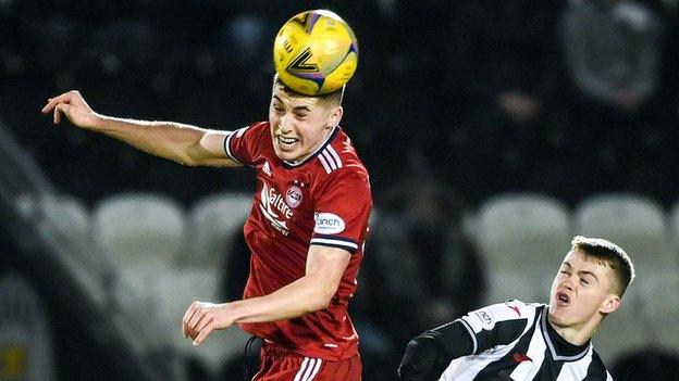 Dean Campbell playing for Aberdeen against St Mirren