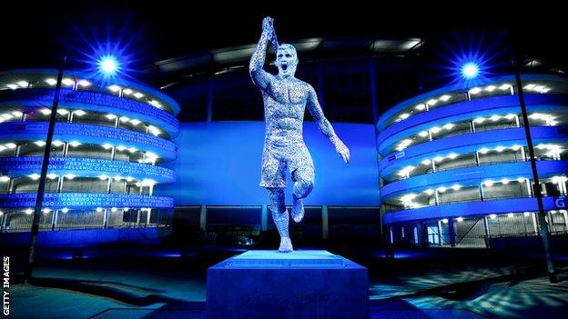 Sergio Aguero statue