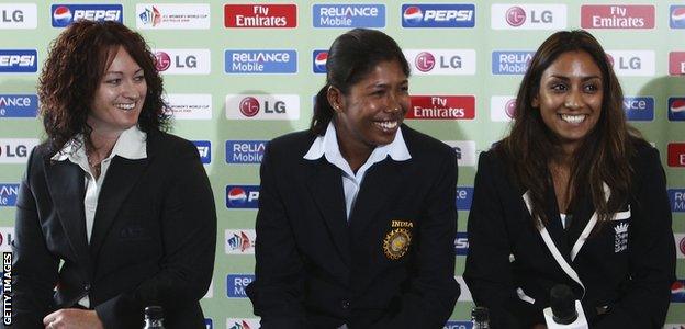 Jhulan Goswami, centre, speaks to the media before the 2005 World Cup alongisde Australia's Karen Rolton and England's Isa Guha