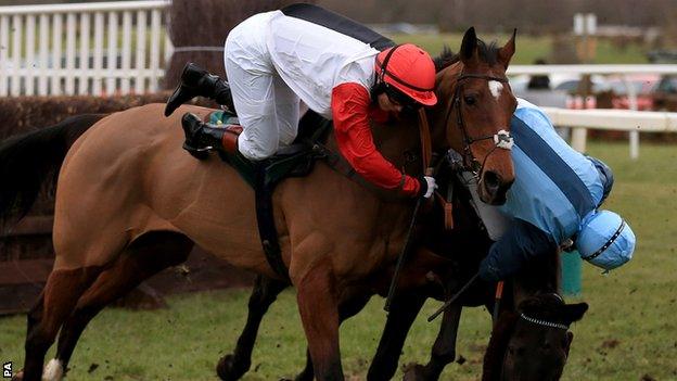 Victoria Pendleton (white and red) on board Pacha Du Polder