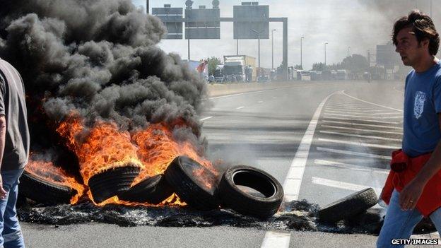 Burning tyres at previous protest by MyFerryLink workers