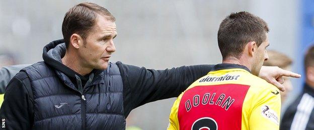 Partick Thistle manager Alan Archibald (left) instructs striker Kris Doolan