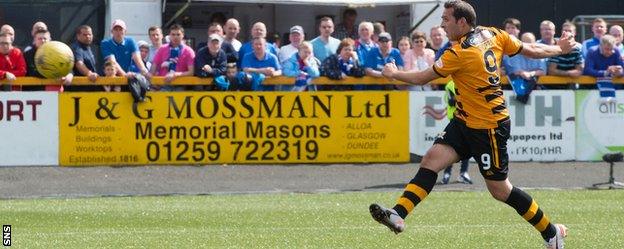 Michael Chopra scores for Alloa