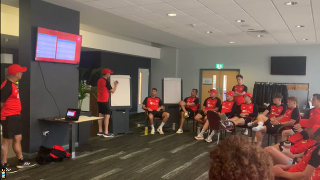 Gary Kirsten leads team meeting