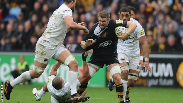 Thomas Young of Wasps is held by Jonathan Joseph