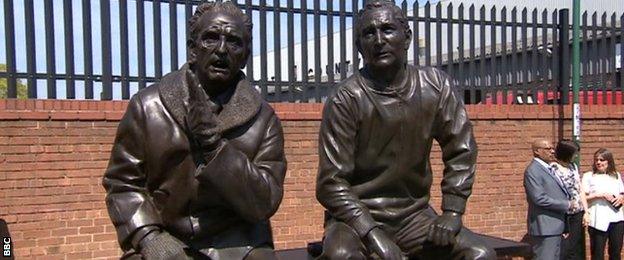 Statue of Jimmy Sirrel and Jack Wheeler