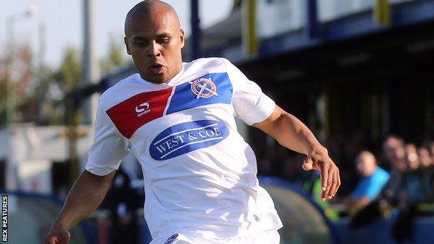 Elliott Romain playing for Dagenham and Redbridge