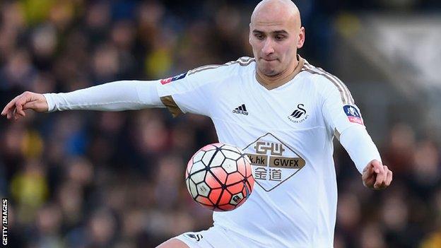 Jonjo Shelvey in action for Swansea