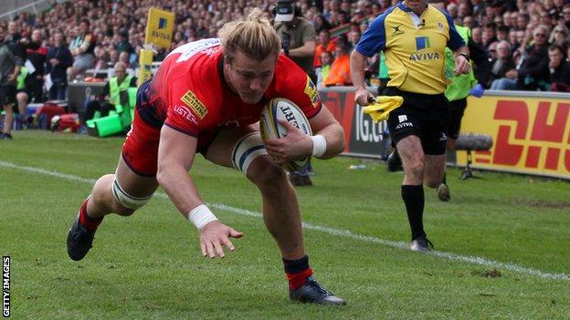 David Denton scores a try for Worcester against Harlequins this season