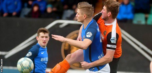 Glenavon extended their unbeaten run to seven in the Premiership