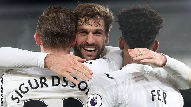 Swansea City's Gylfi Sigurdsson, Fernando Llorente and Leroy Fer celebrate