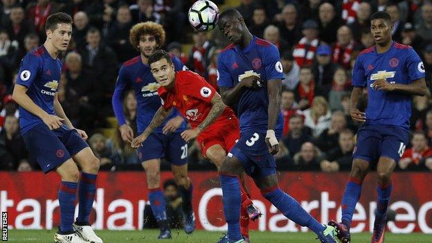 Philippe Coutinho's curling shot forced Manchester United goalkeeper David de Gea to make a brilliant save