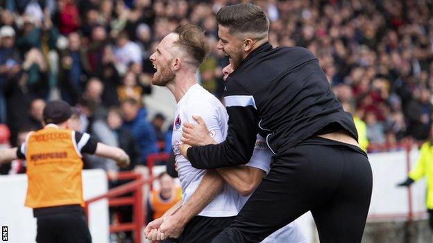 Clyde's Martin McNiff celebrates against Annan