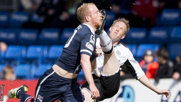 St Johnstone defender Steven Anderson tussles with County striker Liam Boyce