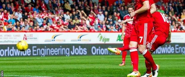 Niall McGinn gives Aberdeen the lead with a free-kick