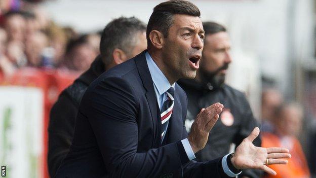 Rangers boss Pedro Caixinha urges on his team against Aberdeen