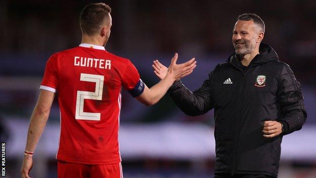 Chris Gunter and Wales manager Ryan Giggs