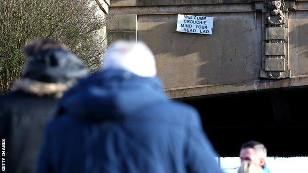 Sign warning Peter Crouch to "mind his head"