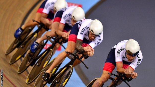 Owain Doull leads out Great Britain's pursuit team