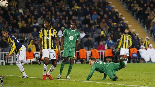 Kris Commons scores for Celtic against Fenerbahce