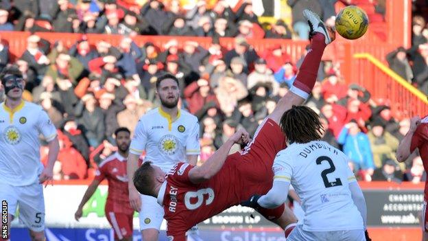 Adam Rooney attempts an overhead kick in the Thistle penalty area