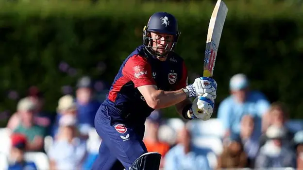 Kent sorprende a Hants mientras Lees iguala el récord en el T20 Blast.