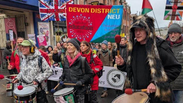 Protest groups come together 'peacefully' in Exeter city centre - BBC News
