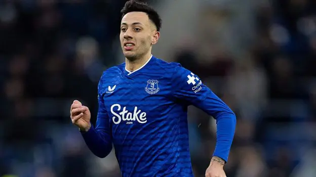 El Palacio considera una oferta tardía por McNeil