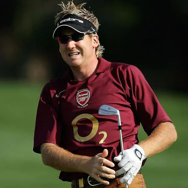 Ian Poulter wearing an Arsenal shirt at the 2006 Abu Dhabi Golf Championship 