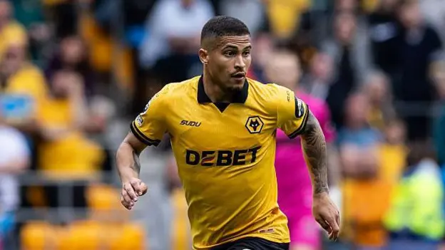 El Aston Villa ficha al centrocampista del Wolves, Gomes, por 38 millones de libras.
