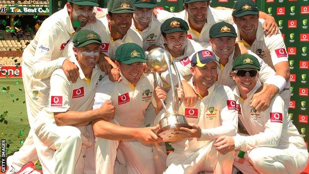 Australia celebrate with the Border-Gavaskar Trophy