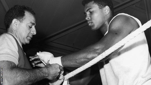 Angelo Dundee (left) and Muhammad Ali