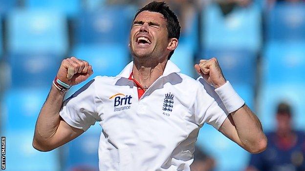 James Anderson took 3-35 in Pakistan's innings