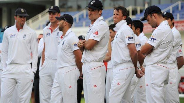 Andrew Strauss and the England team