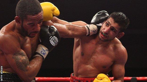 Lamont Peterson (left) and Amir Khan