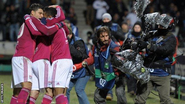 Alexandre Lacazette celebrates his winner