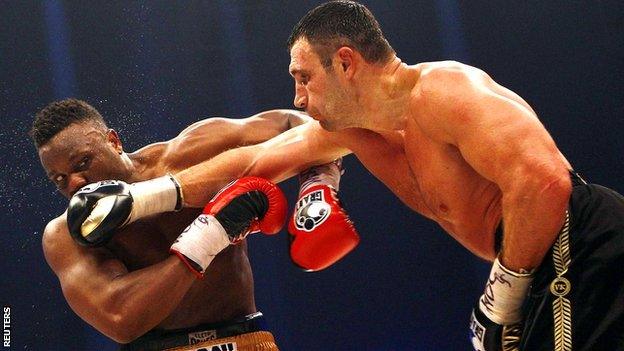 Vitali Klitschko lands a jab on Dereck Chisora