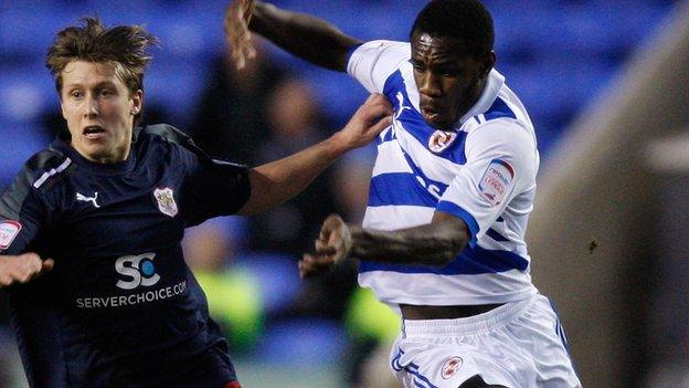 Michail Antonio (right) playing for Reading against Stevenage in the FA Cup