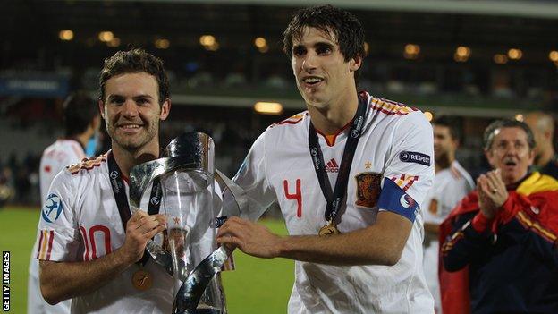 Spain's Juan Mata and Javi Martinez