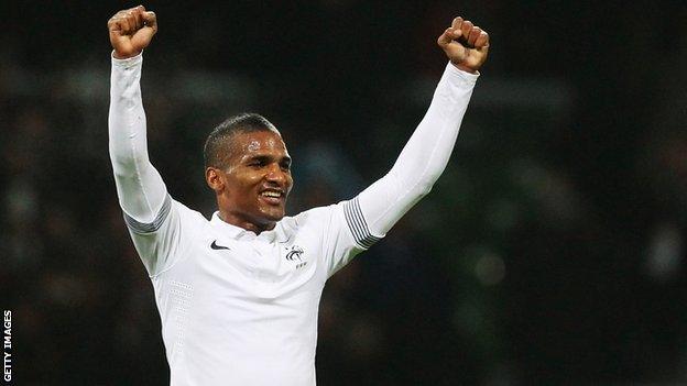 Florent Malouda celebrates his goal