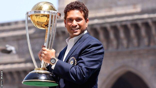 Sachin Tendulkar with the World Cup