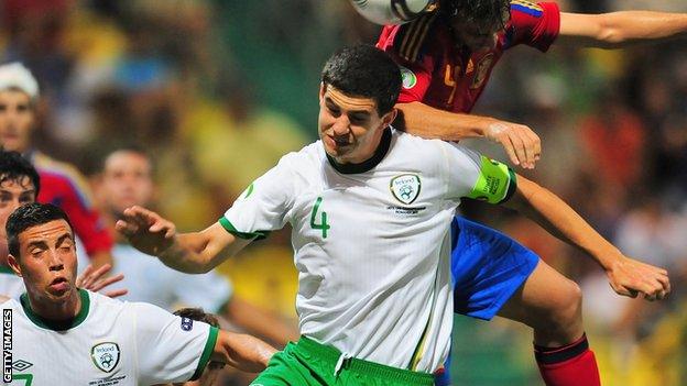 John Egan (centre) playing for Republic of Ireland under-19 team