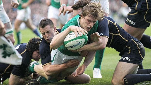 Andrew Trimble scores Ireland's third try against Scotland