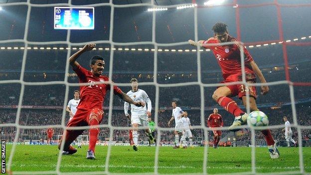 Mario Gomez scores for Bayern Munich