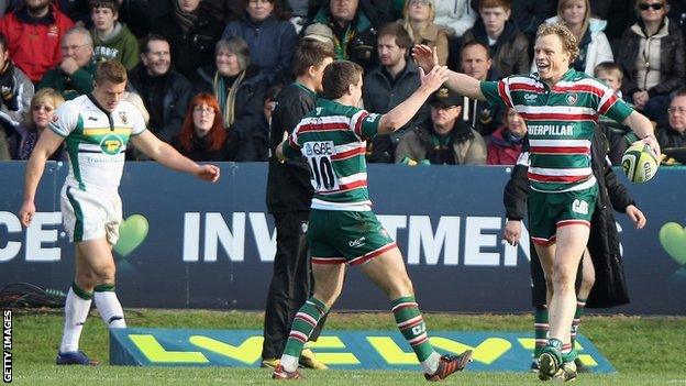 Scott Hamilton (r) of Leicester is congratulated by team-mate George Ford after scoring a try