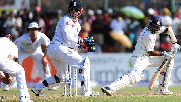 James Anderson catches Mahela Jayawardene for five in the second innings